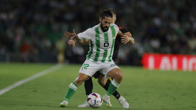 Isco Alarcon Receives A Standing Ovation On His Return To Football